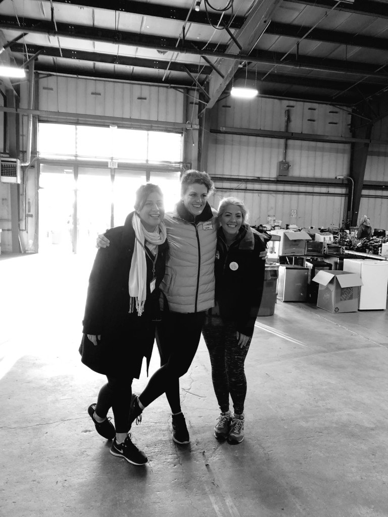tereza_fritz's tweet photo. So proud!! Rummage raised over $135,000 for @juniorleaguephx. During the one-day sale we served over 2200 shoppers 🙌 So grateful for a hardworking committee and fabulous co-chairs, Cherie & Elizabeth. #iamjlp https://t.co/mzI6nngMTT