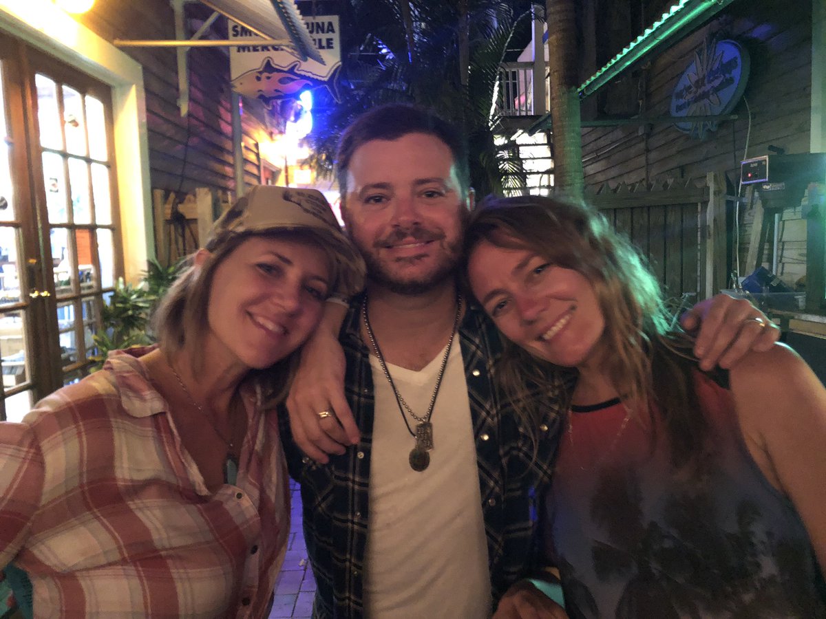 Mile0Fest's tweet image. Look who we ran into at @SmokinTunaKW !!! @jamielinwilson @WadeBowen @kelleymickwee for @KWSWF #kwswf