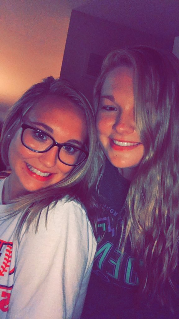 JessicaReichle's tweet photo. happy birthday to my bff across the street!! thankful i got to grow up with you 🤩 hope you have the best day ever you deserve it!! love you tons 💓🎉 https://t.co/NtU3W7uged