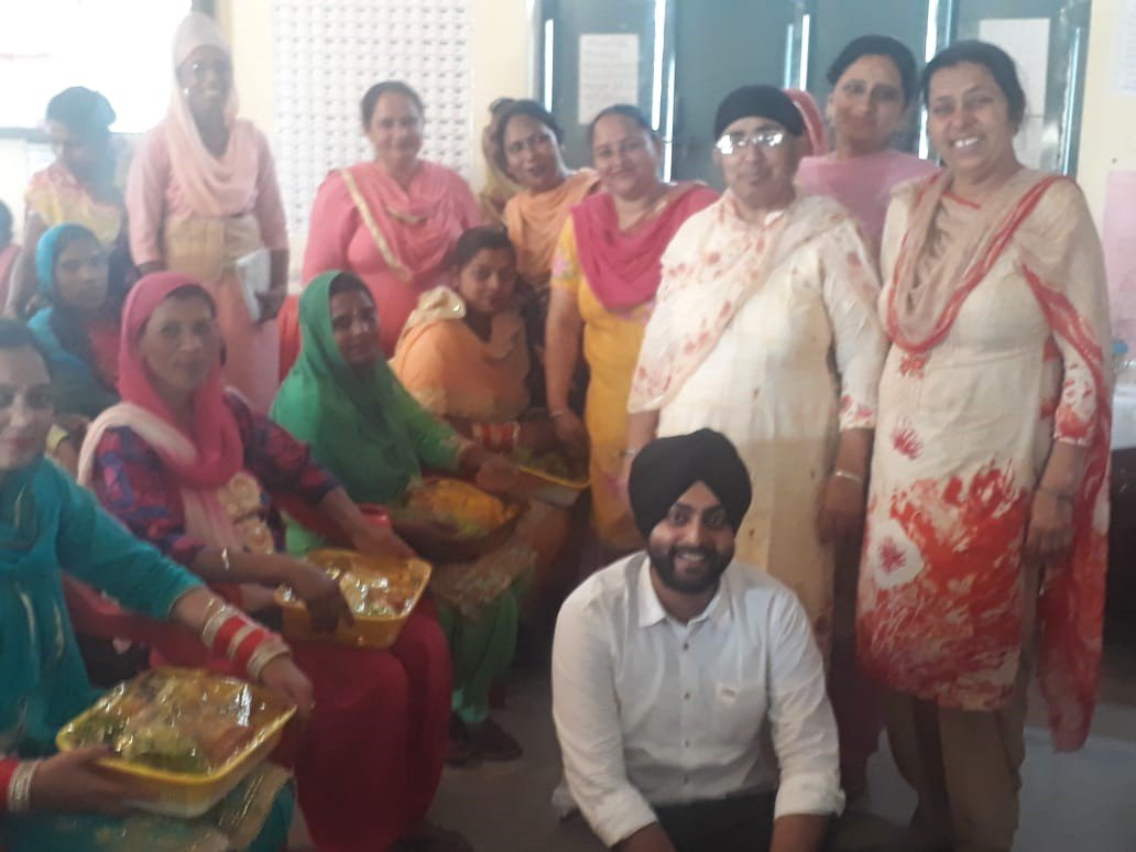 PoshanMoga's tweet photo. SBP Moga, Hasan Pandher delivering a seminar during a CBE, emphasizing the importance of mother's nutrition and motivating people to join in with the governments efforts #POSHANAbhiyaan #sahiposhandeshroshan @MinistryWCD @dsswcd @SPreraks @NITIAayog https://t.co/PrfQ5OsZ8E
