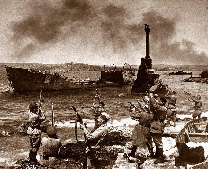 Sevastopol's tweet photo. С Праздником! С днём Победы!! https://t.co/8rWcoWXeaf