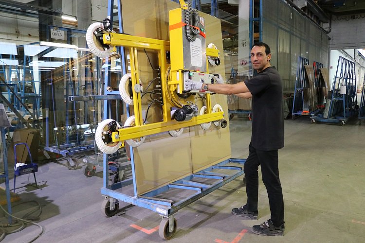 Stellenangebote: Mitarbeiter/innen Produktion
Für unseren Produktionsbereich suchen wir mehrere Mitarbeiter/innen. Möchtest du eine interessante Tätigkeit in einem jungen Team sowie einen sicheren Arbeitsplatz in einem entwicklungsfähigen Unternehmen? >> bit.ly/2HfnrAW