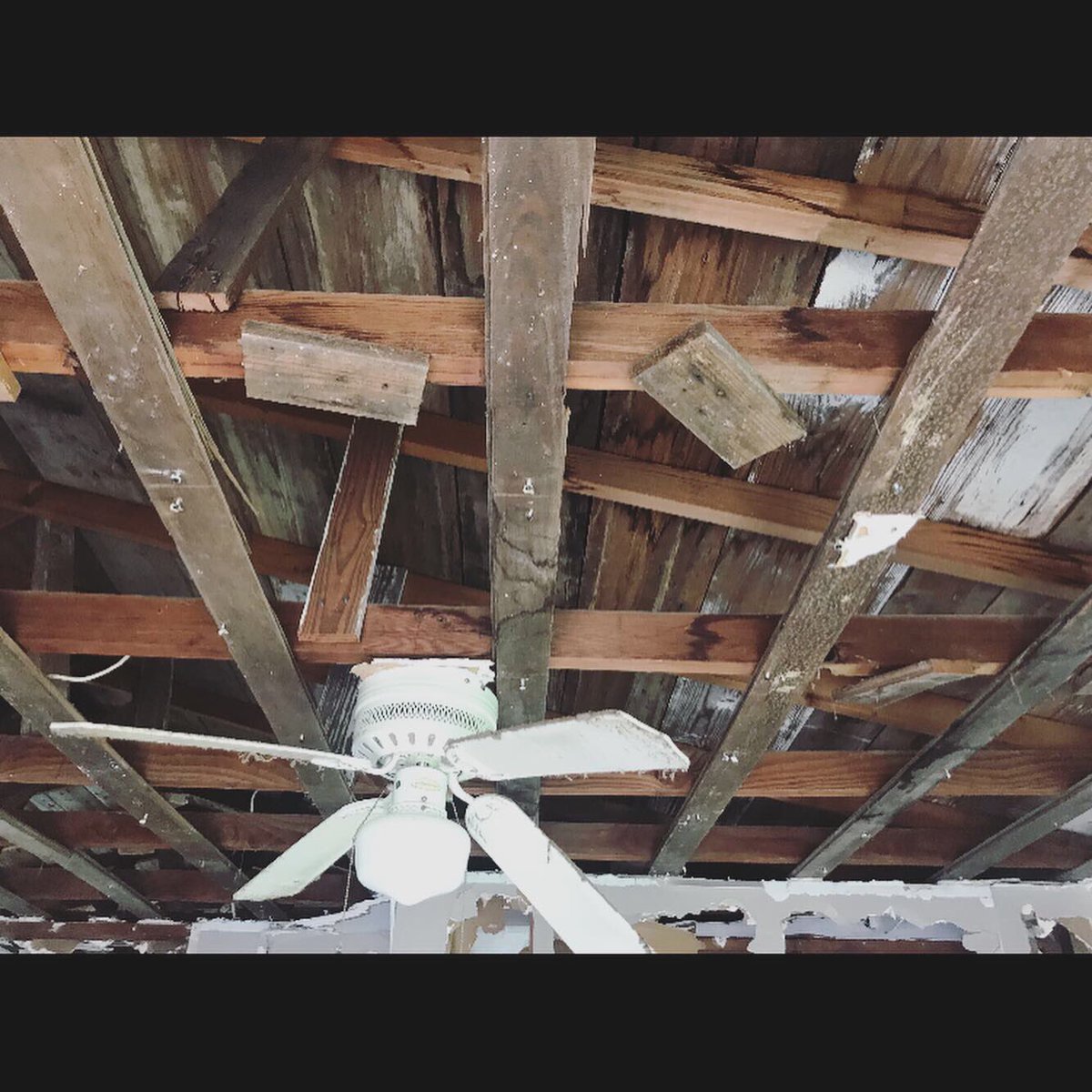 Quite possibly another project that we will be taking on! Only if the price is right though!! Contact us to get involved with the projects that we are currently working on now, or this one if and when we purchase it! DM or Email. #RealEstate #CabreraFinancialCapital #Flipping