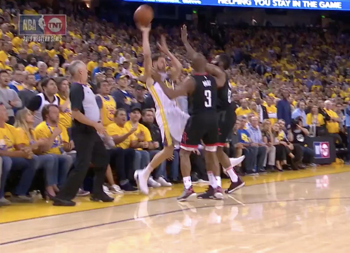 BleacherReport's tweet image. Did Klay step out of bounds?