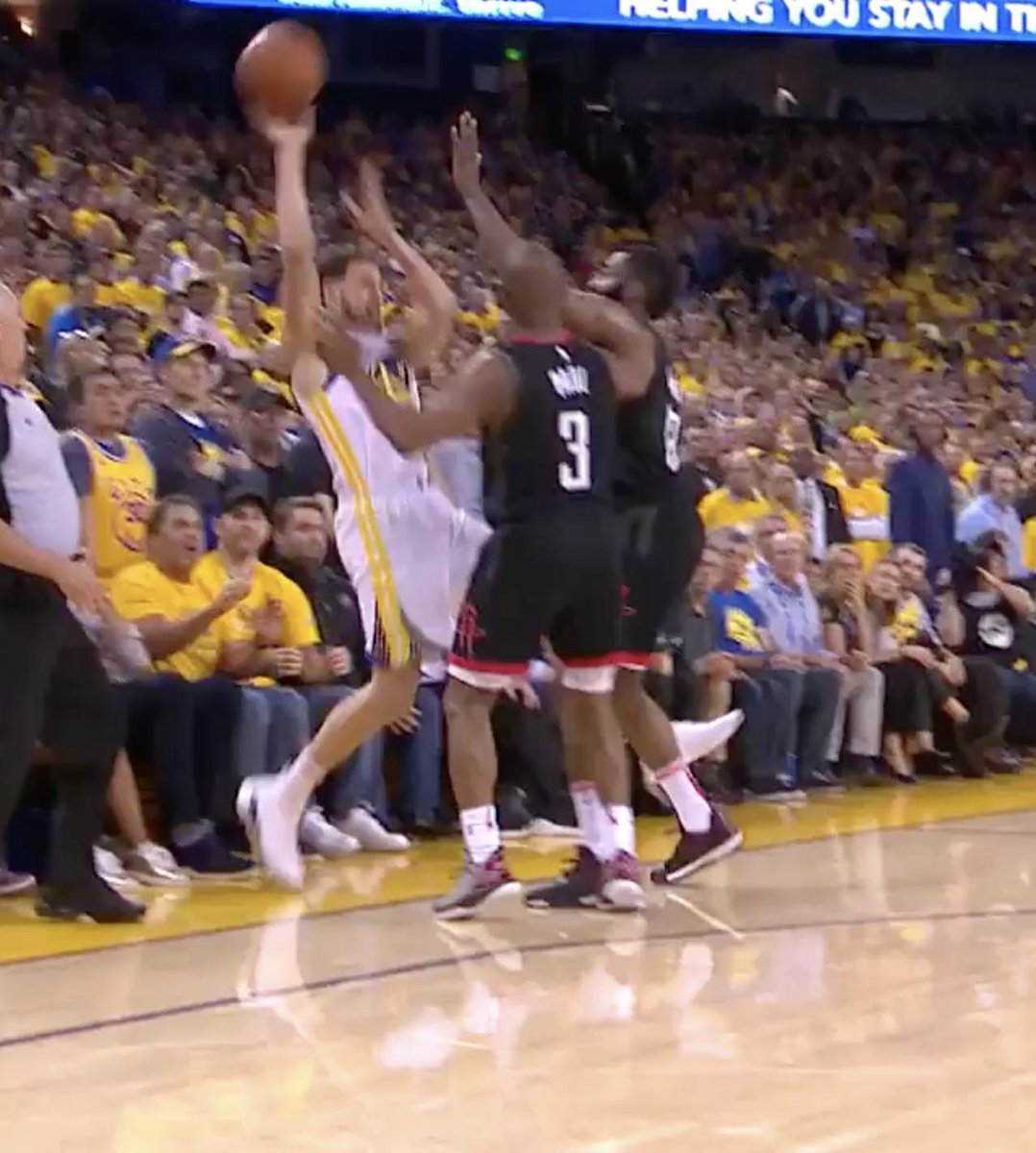 BleacherReport's tweet image. Did Klay step out of bounds?