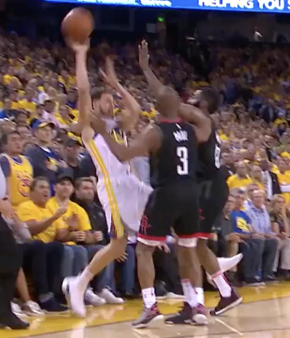 BleacherReport's tweet image. Did Klay step out of bounds?
