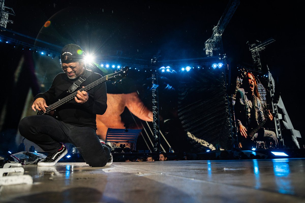Metallica's tweet image. Check out photos from last night's wet gig in Milan!

#MetInMilan