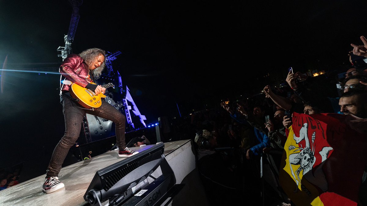 Metallica's tweet image. Check out photos from last night's wet gig in Milan!

#MetInMilan