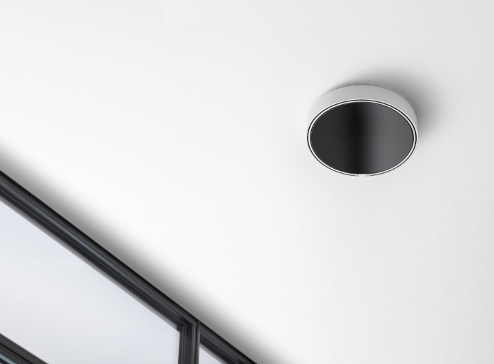 oledcomm's tweet photo. Our new #LiFiMAX can support up to 16 users simultaneously. All they need is connect the LiFiMAX dongle to their device! #Oledcomm #LiFi Don't hesitate to click here to learn more: https://t.co/qyhdVP376u https://t.co/nQiVt8rrTv