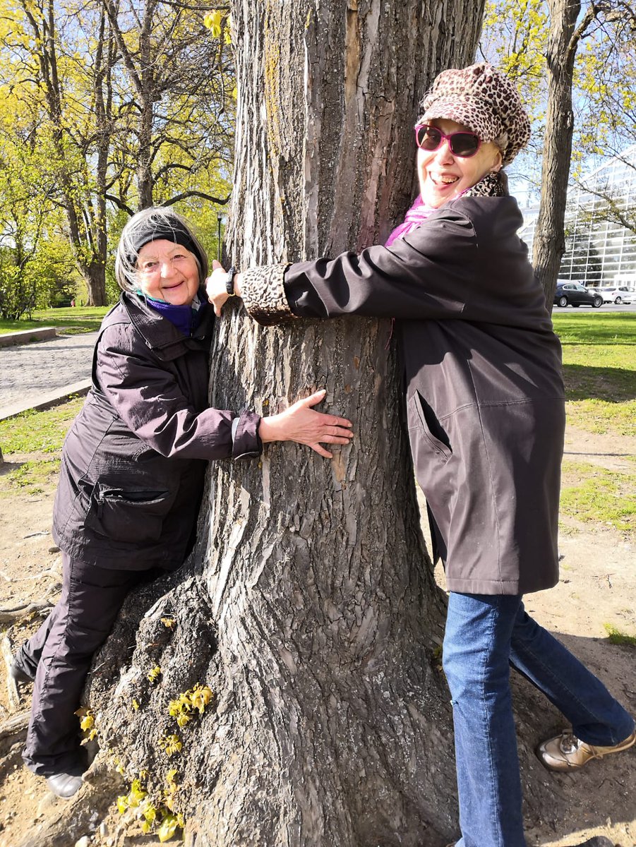 SPRTurku's tweet photo. Ihana Turun kevät ja Punaisen Ristin päivä ❤️ Ystävät tekivät retken Kupittaan historian havinaan, ja hymyistä ei tullut loppua koko päivänä! Tule rohkeasti mukaan toimintaan saamaan iloa elämään: https://t.co/Yq08WZAM0v #Ystävätoiminta #vapaaehtoisuus #Turku #SPR https://t.co/tgsDEX29GQ