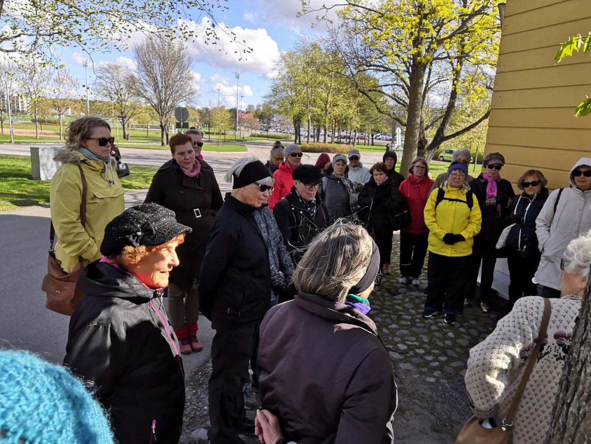 SPRTurku's tweet photo. Ihana Turun kevät ja Punaisen Ristin päivä ❤️ Ystävät tekivät retken Kupittaan historian havinaan, ja hymyistä ei tullut loppua koko päivänä! Tule rohkeasti mukaan toimintaan saamaan iloa elämään: https://t.co/Yq08WZAM0v #Ystävätoiminta #vapaaehtoisuus #Turku #SPR https://t.co/tgsDEX29GQ