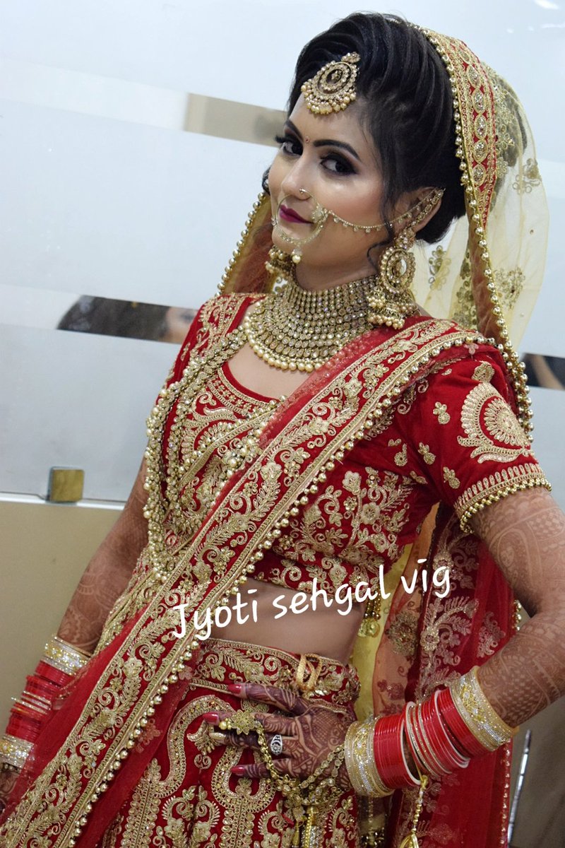 VigSehgal's tweet photo. #Bridalmakeup #bridalhairstyle #weddinghair #hairgoals #hairtutorial #hairtrendy #makeupartist #makeupartistworld https://t.co/aJ839I6dHT