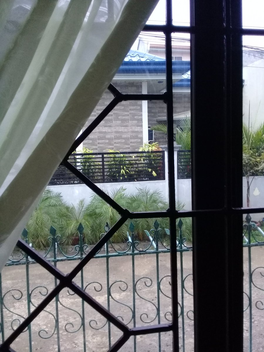 TaurusScorpio63's tweet photo. Haaay!!! Sa sobrang init ng panahon DIYOS KO, MARAMING SALAMAT at nararamdaman na rin namin ang ULAN! YAHOOO!!!😃🙌🙏🌧⛆🌧
#firstrainofmay
#KissTon 💘 https://t.co/KzaPGyXF00