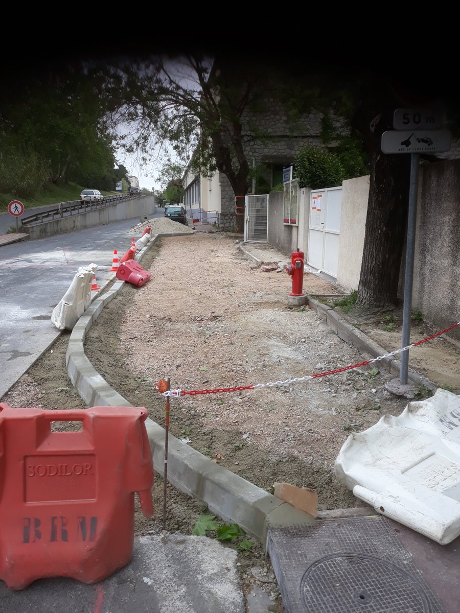 ChefEIFFAGE's tweet photo. Travaux d'entretien Spie Batignolles - Malet : Allée des Sophoras , Extension du trottoir pour la sécurité de l'école.
#MONTPELLIER
#MONTPELLIERAUQUOTIDIEN
#VOIRIE
#EMBELISSEMENT
#TRAVAUXROUTIER
#RENOVATION
#ACCESSIBILITE
#TRAVAUX
#TRAVAUXPUBLICS
#HERAULT
#BTP
#CADREDEVIE https://t.co/6MDziosiML