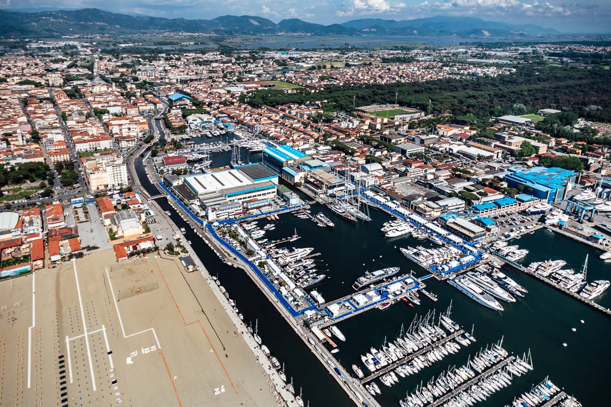 Inizia oggi il #VYR2019! 🎉 Alle 11.30 la cerimonia inaugurale per una sfilata di yacht e novità iniziando dal debutto mondiale di <a href="/azimutbenetti/">Azimut Benetti Group</a> Benetti con l’Atlantis 45 e proseguendo con <a href="/Cranchi_Yachts/">CRANCHI YACHTS</a>, #Sundeck, <a href="/franchiniyachts/">Franchini Yachts</a> e <a href="/solarisyachts/">SOLARIS YACHTS</a> 👉 bit.ly/2J9um2f