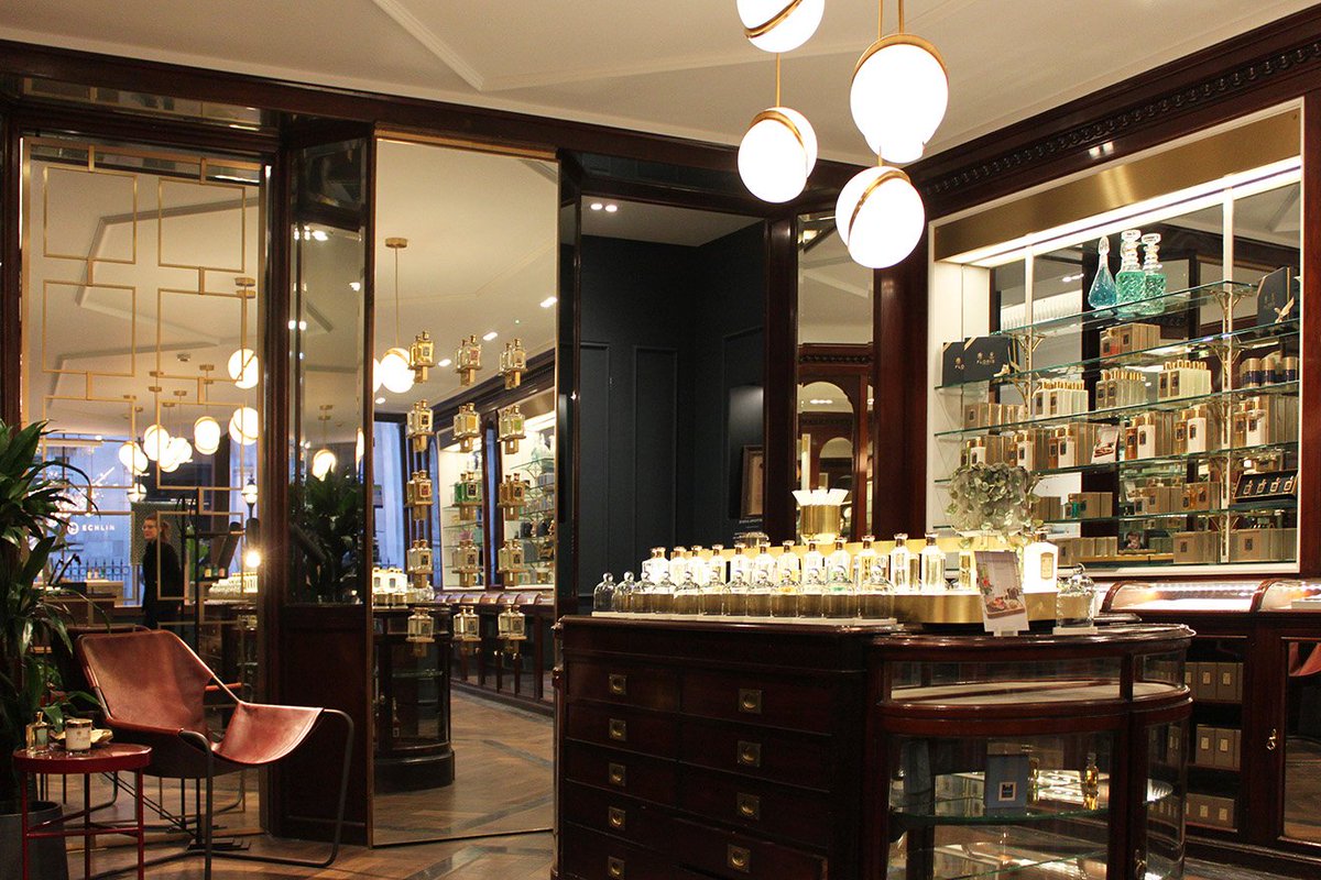 RMRealtor's tweet image. RT MartynWDesigns: Two dream brands - FlorisLondon partners with echlinproperty to explore the formula for the perfect internal space at their iconic London store: martynwhitedesigns.com/blogs/design/f… #echlin #floris #interiordesign  #decoist #losangeles #RMRealtor