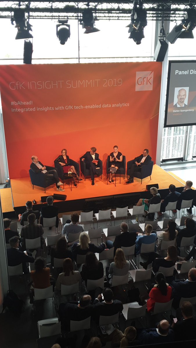 m_forschung_de's tweet photo. #bahead!   Der Dialog rund um Produkte ändert sich .Paneldiskusdion mit Sabine Menzel @Loreal Stefan Spangenberg @vodafone_de @CatharinaVD @innosabi Michael Haas @GfKDeutschland #insightsummit https://t.co/Y1jgvuuWwC
