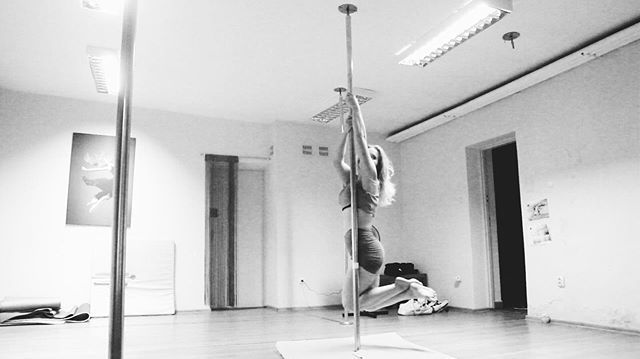 Czy masz w życiu coś, co daje Ci prawdziwą radość? Coś, co możesz nazwać pasją, co daje Ci siłę do działania i energię do walki i lepszą wersję siebie? Napisz mi! ❤️
————————————-
#poleathlete #rurka #incredipole #taniecnarurze #polishpoledancer #poleacr… bit.ly/2He4Si5