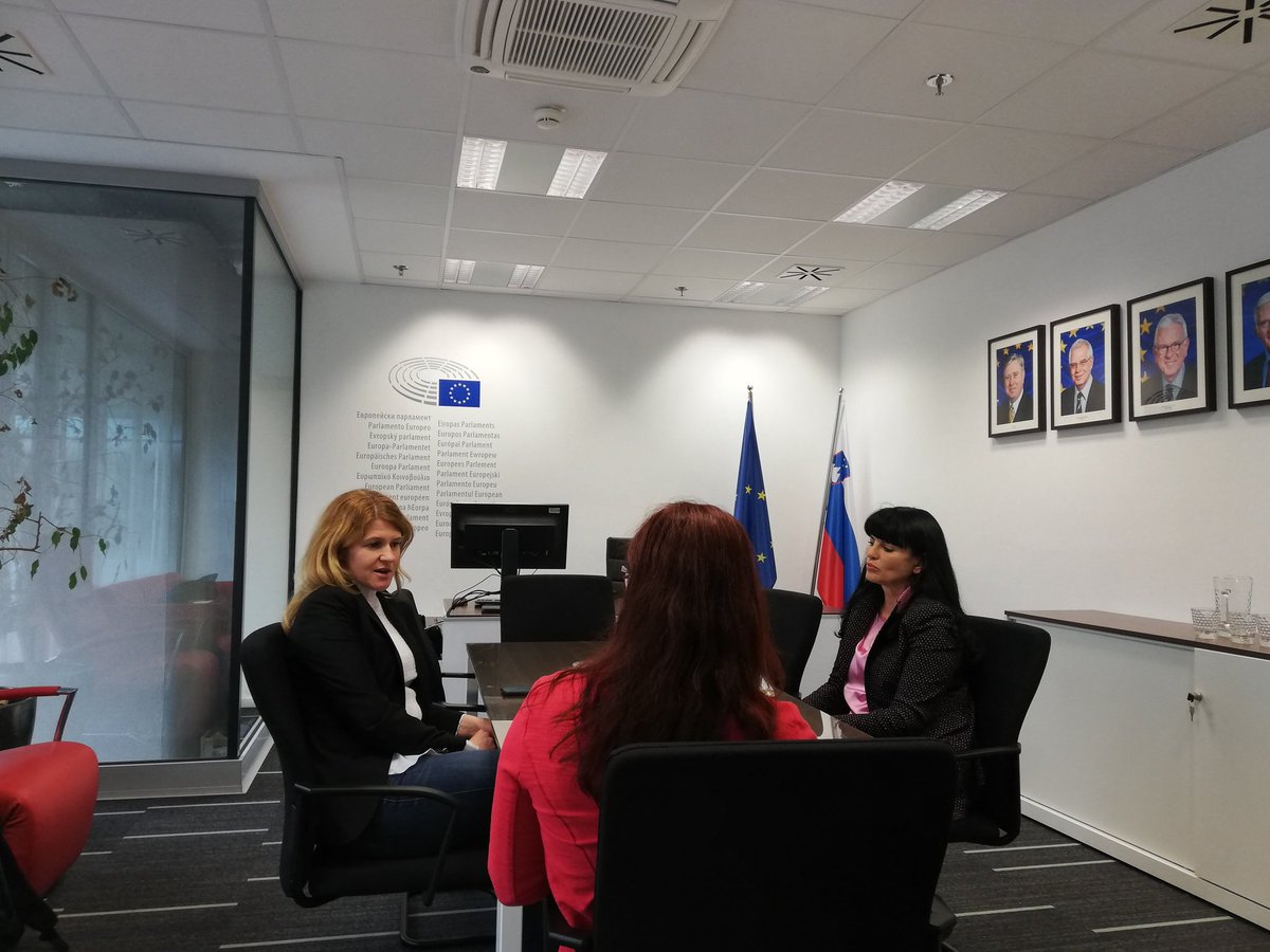 Konkretni ukrepi <a href="/1uraMura/">urša zgojznik</a> za okolje: dosledno upoštevanje podaljšane odgovornosti proizvajalca, prepoved plastike, zero waste, osredotočenost na obnovljive vire energije. 
#UršaZgojznik #PovežimoSe #EUvolitve #tokratgremvolit #VoteGreen2019
