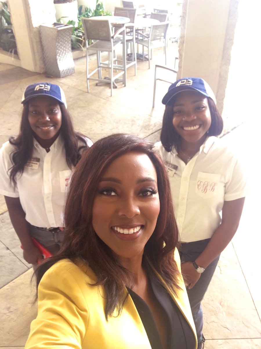 JamieKUTV2's tweet photo. So nice meeting these young ladies Wednesday! π They're participating in the very first #FlightPath9 program (25 students enrolled) Created by #Airbus for HS seniors interested in pursuing a career in #Aerospace π #MobileAL https://t.co/0bAZU4GrEN