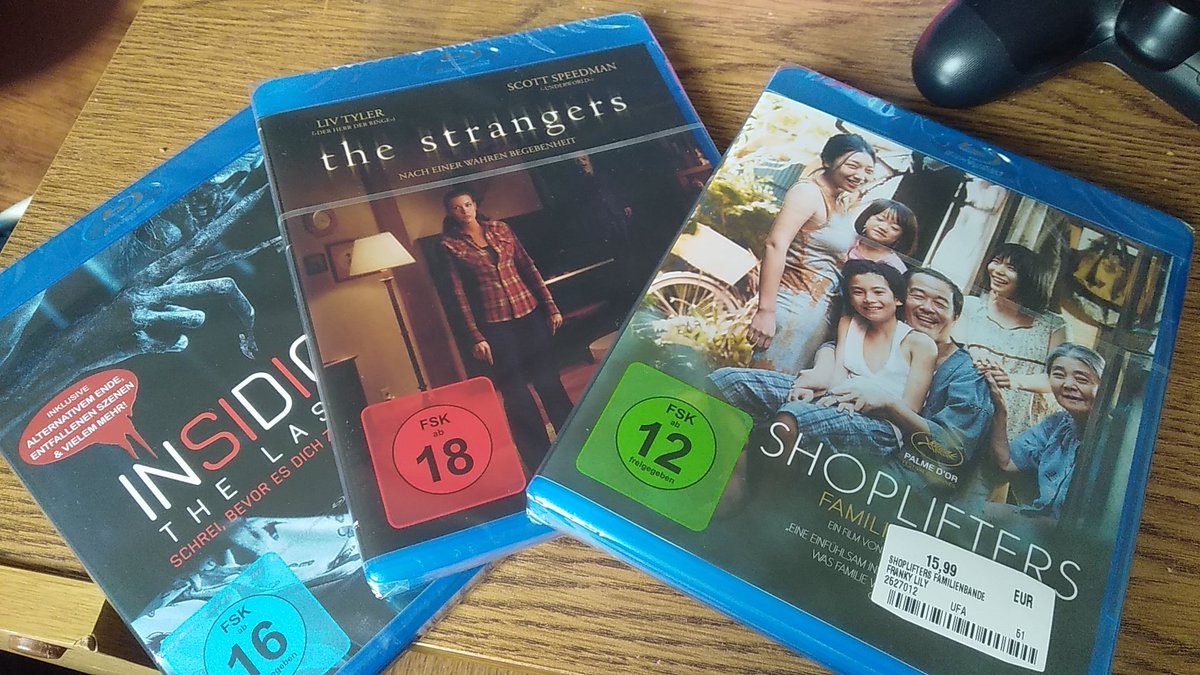 CarterD7's tweet photo. 2 neue Filme, um die Frage zu beantworten wer diesen vermeintlich ungruseligen Kram immer noch guckt + 1 neuer Film, der unerwartet schon rumlag #regalupdate #neuimregal https://t.co/Dn9WSbWt8Y