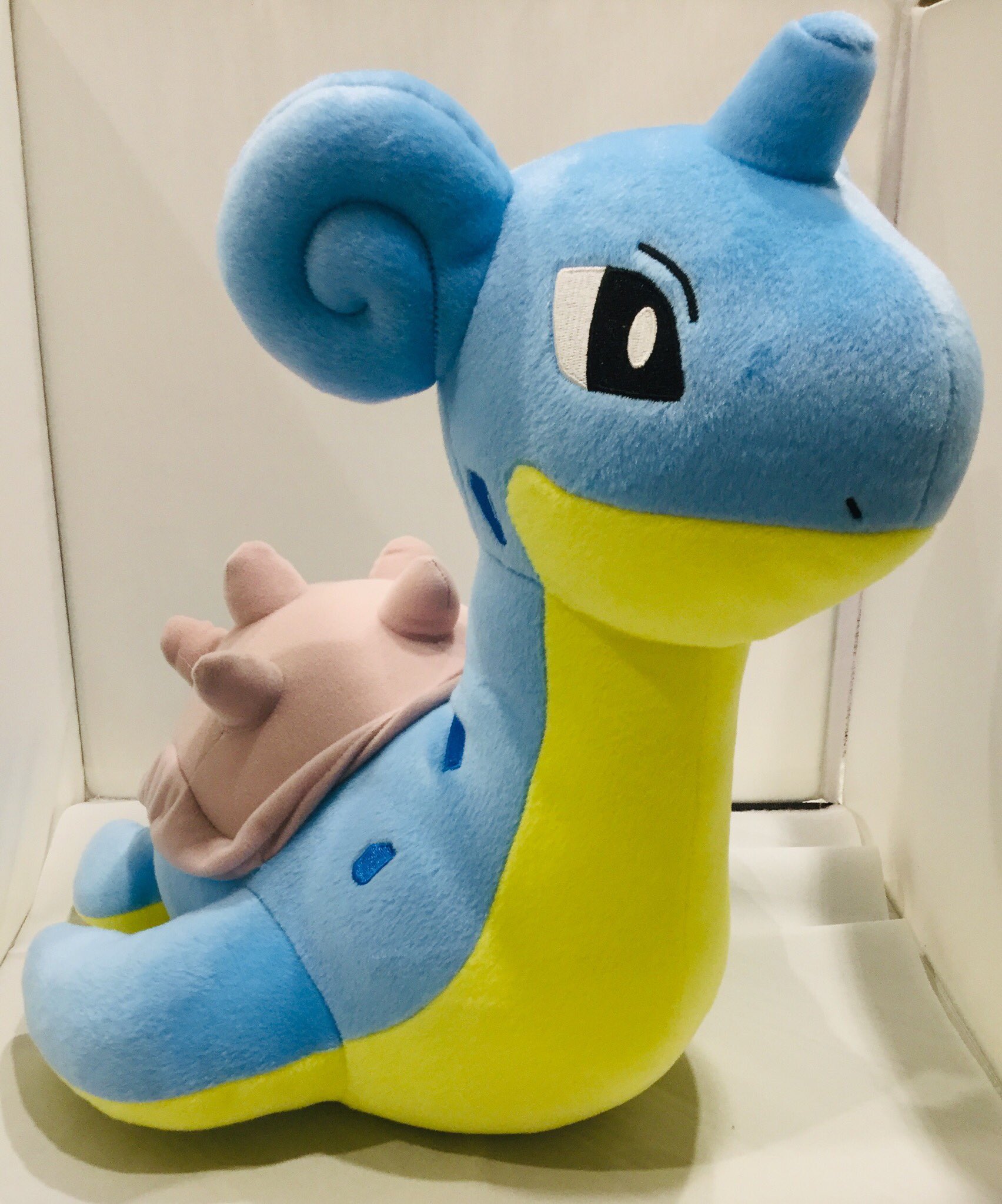 セガ赤羽 Al Twitter 景品情報 ポケットモンスター サン ムーン めちゃでかラプラスぬいぐるみ 人気ポケモンラプラスの大きめぬいぐるみが登場です ポケモンのぬいぐるみを飾るとひみつきち感出ていいですよね ˊ ˋ ぜひゲットしてくださいね セガ