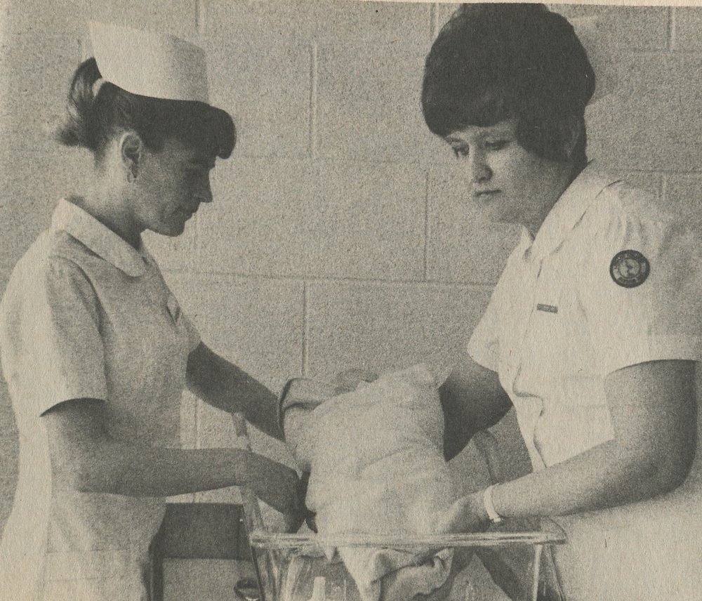 #NationalNursingWeek Throwback! This image is from the 1976-78 College Viewbook.

Do you recognize anyone in this photo? Let us know via a comment or DM. 

#LoyalistCollege #LoyalistGrads #NursingGrads #BayofQuinte #BellevilleOntario #Bancroft #PrinceEdwardCounty #HastingsCounty