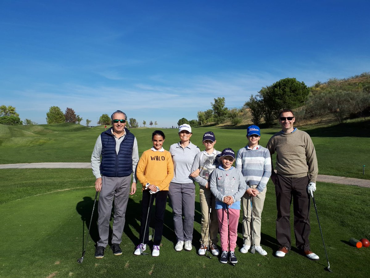 Retamares_Golf's tweet photo. El miércoles 15 de mayo se jugará el VIII Family Course en el Club de Golf Retamares a partir de las 15.00. Las salidas serán por el hoyo 1 hasta las 17.30 y les animamos a participar en esta divertida actividad. #familycourse #GolfParaTodaLaFamilia https://t.co/Jp1Ywziyv2