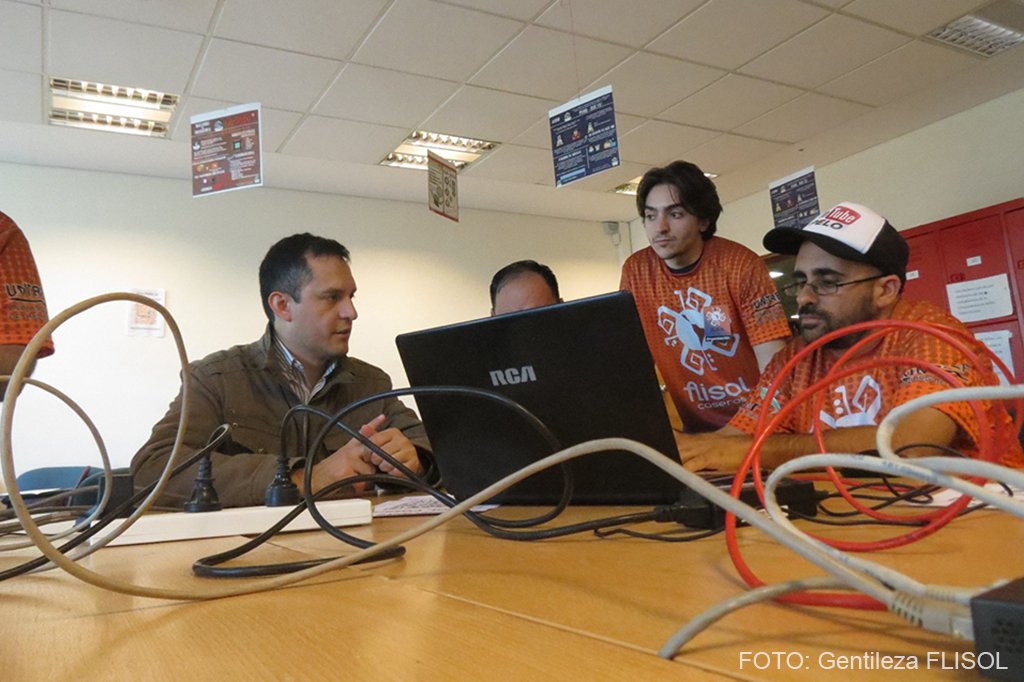 “El software convencional no tiene forma de ser auditado. El código está oculto. Es una caja cerrada, no sabés cómo hace lo que hace, o qué hace con tu información. Siempre queda la duda de que nos puede estar espiando”, dijo <a href="/Cristofolo_Arg/">Nicolás Cattaneo</a> de <a href="/FLISOLar/">FLISoL ARGENTINA</a>. bit.ly/308h8I0