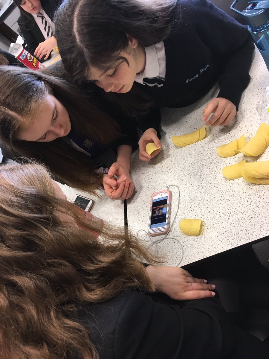 DennyHighSTEM's tweet image. Who said problem solving isn’t tasty?! #pringlechallenge #STEMClub