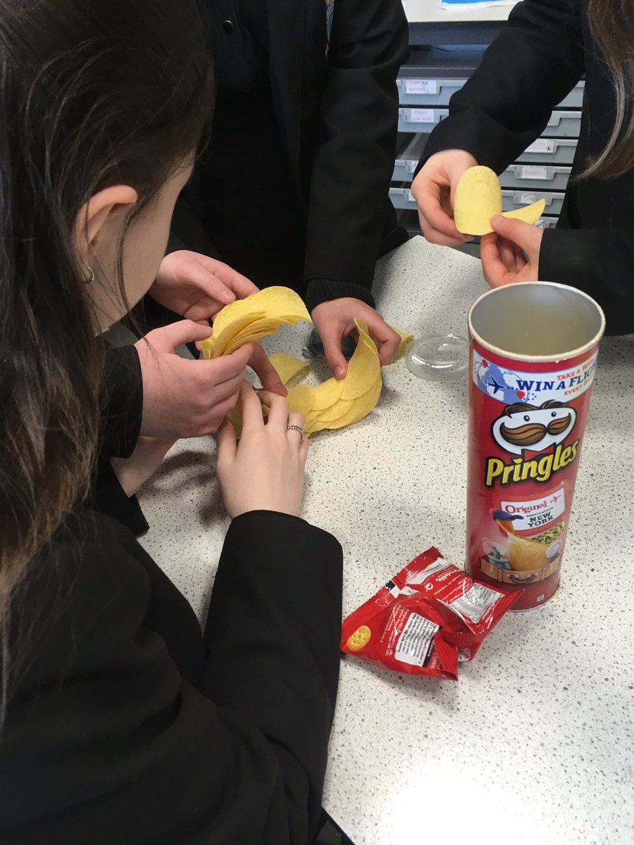 DennyHighSTEM's tweet image. Who said problem solving isn’t tasty?! #pringlechallenge #STEMClub
