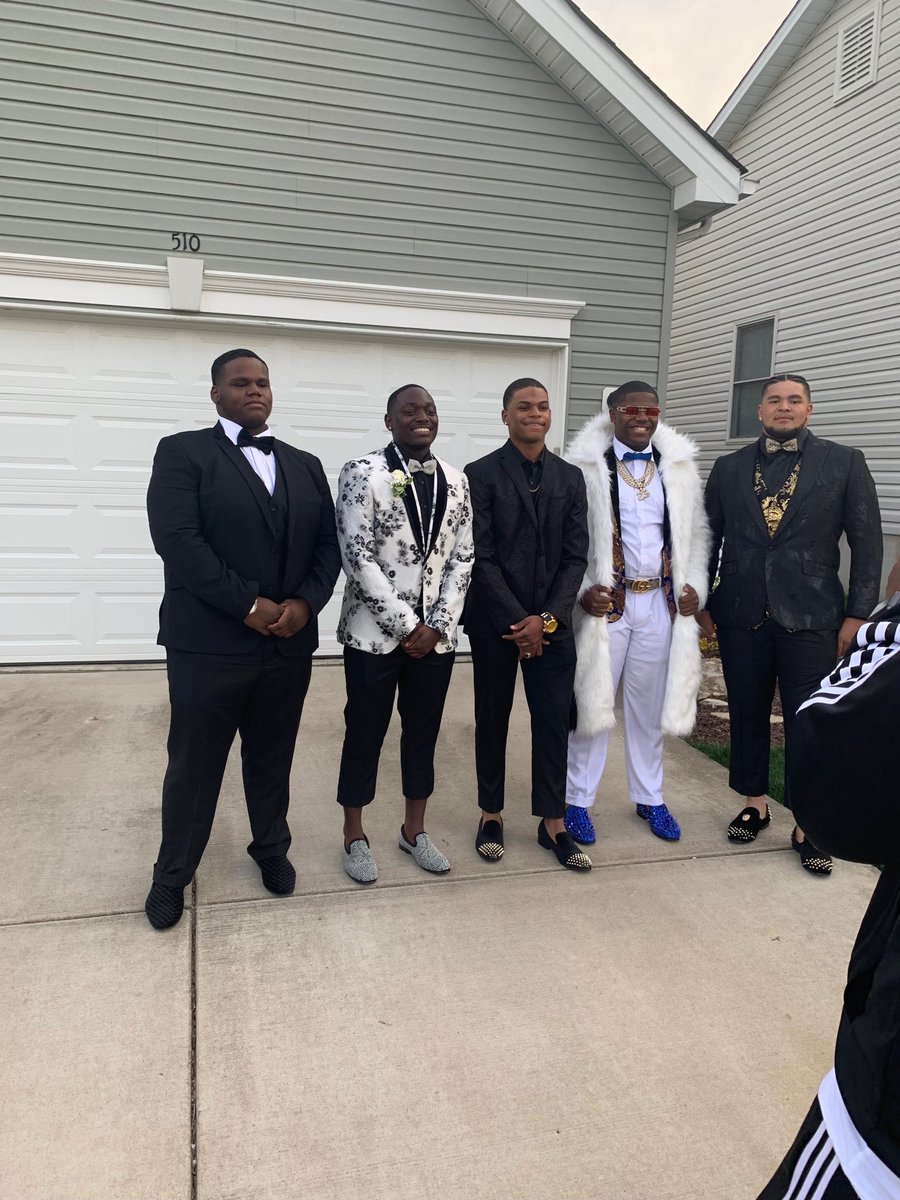 jaylin_vaughn's tweet photo. #fznseniorslideshow19 https://t.co/lIqTCLcuyo