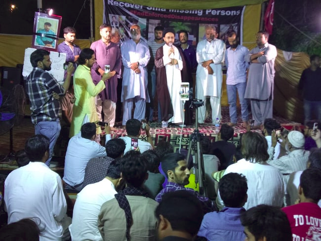 RecoverMissing's tweet photo. Hassan Raza Sohail the member of core committee &amp; 17 other protesters who were arrested at 8th May have been released the arrest was due the lack of coordination between our security institutions as the committee was already in process of negotiations
#ریاست_یا_سوتیلی_ماں https://t.co/fo6AoqHEy7