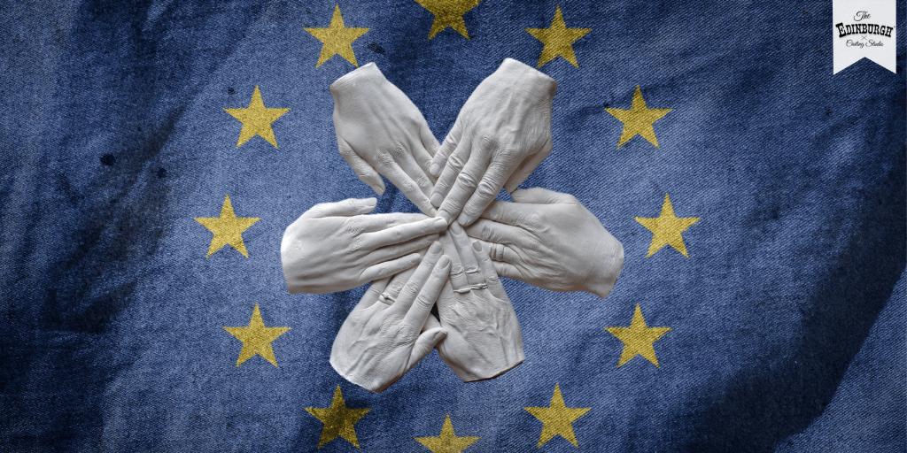 EdinCasting's tweet photo. Happy #EuropeDay! We ❤️ our European family! Our special recipe Couple Casting Kit now has instructions in French, Spanish, German &amp; Italian!
🇮🇹Una ricetta come nessun altra
🇩🇪Ein rezept wie kein anderes
🇫🇷Une recette pas comme les autres
🇪🇸Receta como ninguna otra https://t.co/qHRSIa1AuU