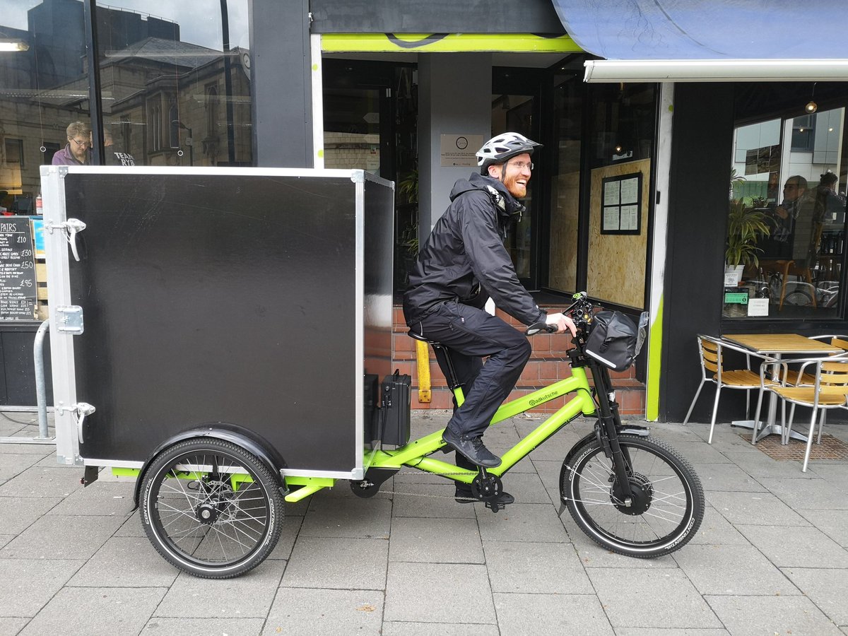 Fantastic to see the @ZMOVE2 on the streets, ably driven and modeled by @cycleandwalk #ecargobike #thefuturenow