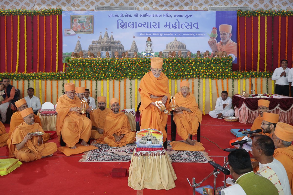 BAPS's tweet photo. HH Mahant Swami Maharaj's Vicharan: 07 May 2019, Surat, India https://t.co/rxYC2tZcVk https://t.co/twNGc6b5dL