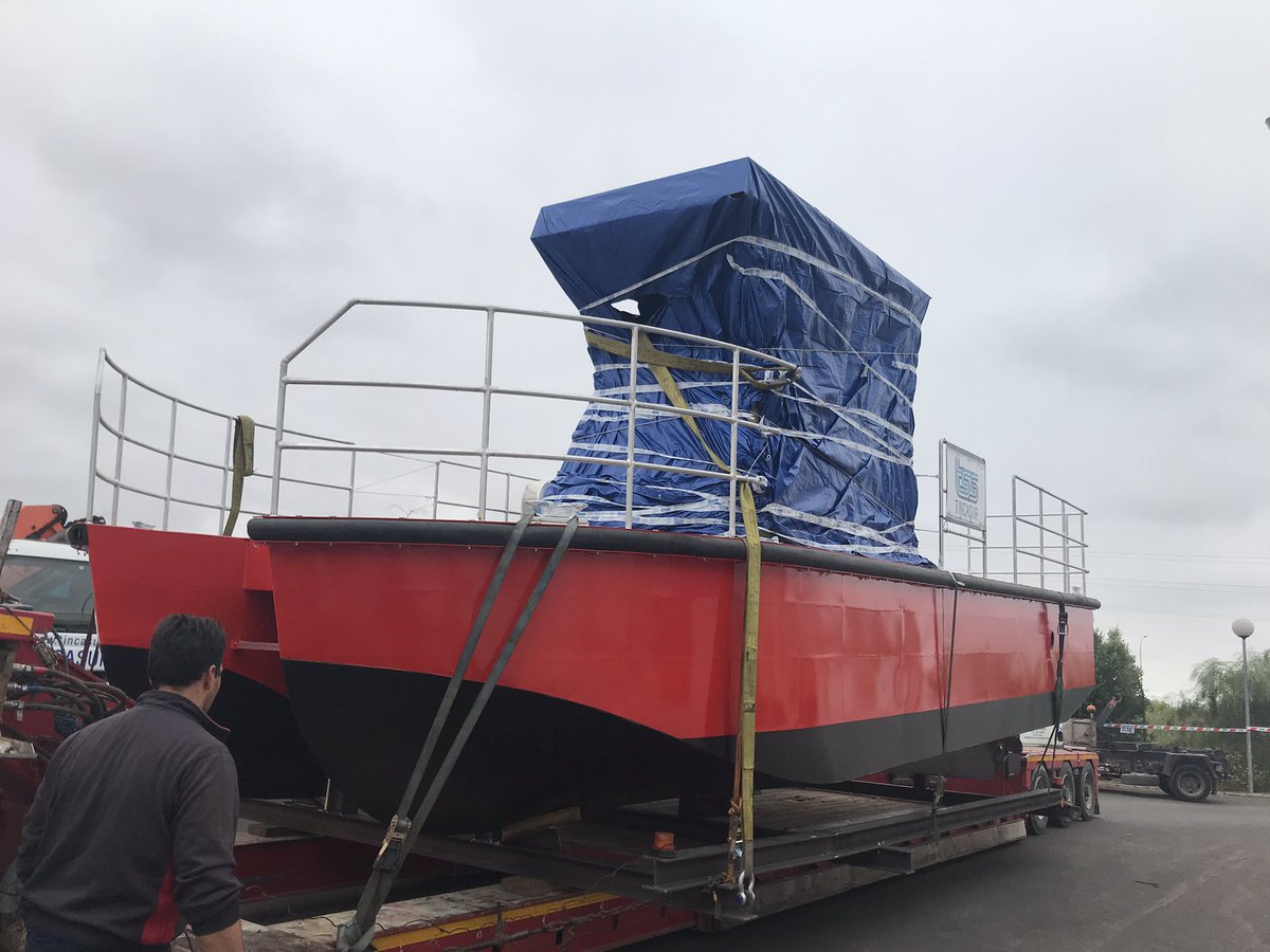 tincasur's tweet photo. Nuestro “Mar Canario” rumbo al agua, y en breve estará trabajando en las Islas Canarias , retirando micro plásticos y microalgas https://t.co/VS8GWn8TqR