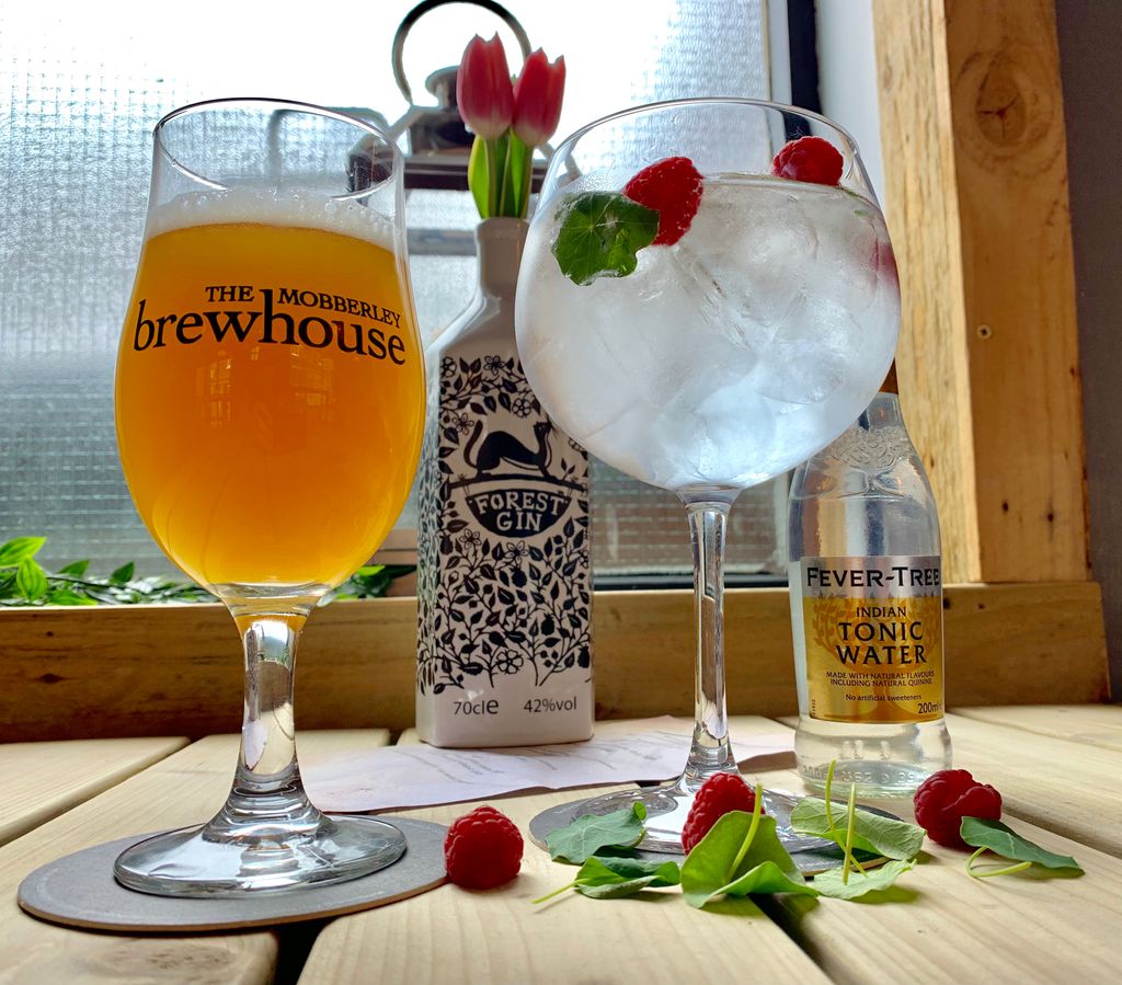 Project53Knfd's tweet photo. Sippin’ on gin & juice!🍸🍺 ft, MBH Citra and Passionfruit Tart IPA & Forest Gin and Fevertree Indian Tonic
.
@mobberleybeer
@ForestGin
#project53
#project53knutsford
#knutsford
#beer
#gin
#bar https://t.co/Bg1XdytlEY