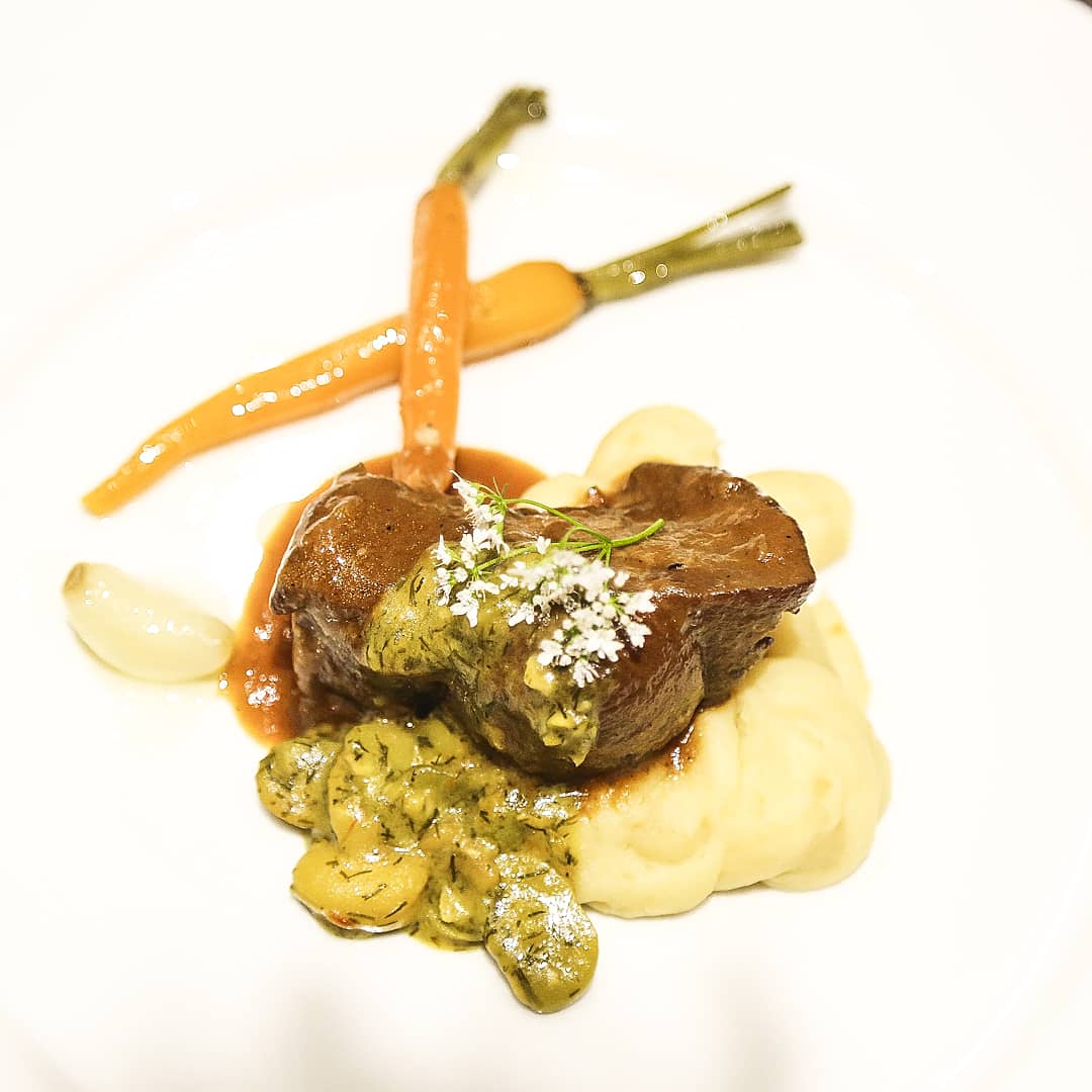 FasMagazine's tweet image. Throwback to that time when award winning Executive Chef Maven Mayaven Alankalee (@chef_alan) of Melia Zanzibar invited #FASmagazine into his kitchen to see the art of creating fine dining. Here in action he creates 3 mouth watering gourmet dishes. Photo by @ShellinaE