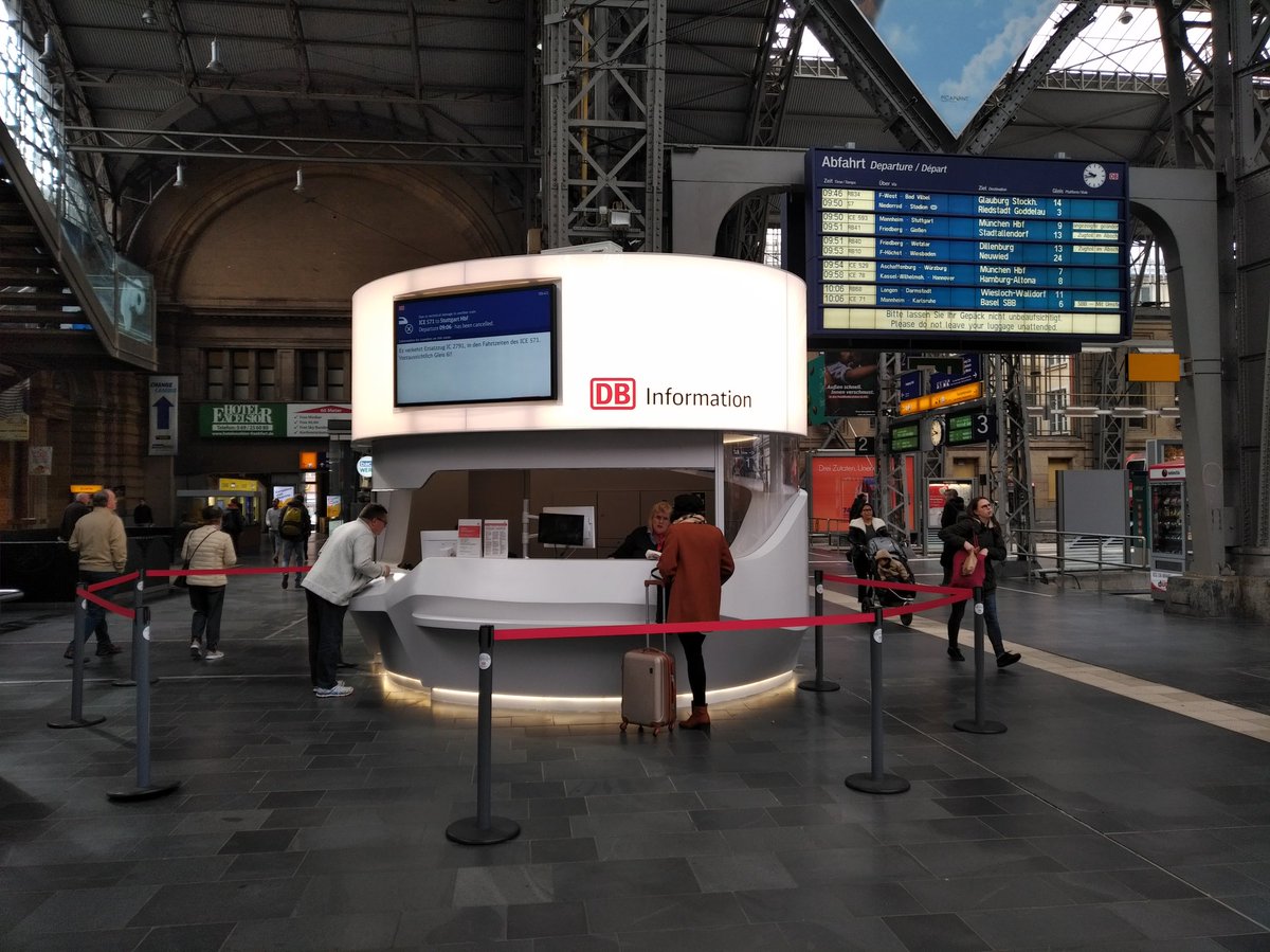 In Frankfurt Hbf ist ein Raumschiff gelandet. Sieht schon schick aus!