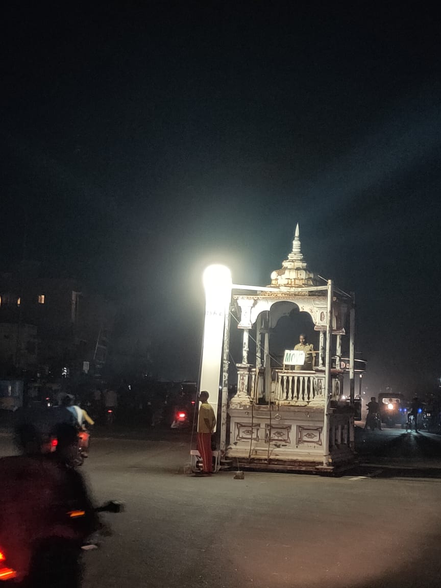BijayKumarShar7's tweet image. Odisha Fire Service lighting the streets of the holy city of Puri. #CycloneFaniAftermath @CMO_Odisha