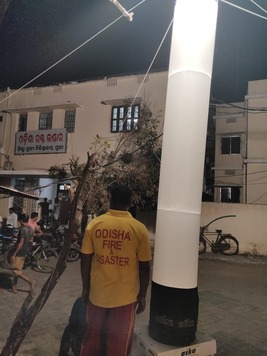 BijayKumarShar7's tweet image. Odisha Fire Service lighting the streets of the holy city of Puri. #CycloneFaniAftermath @CMO_Odisha