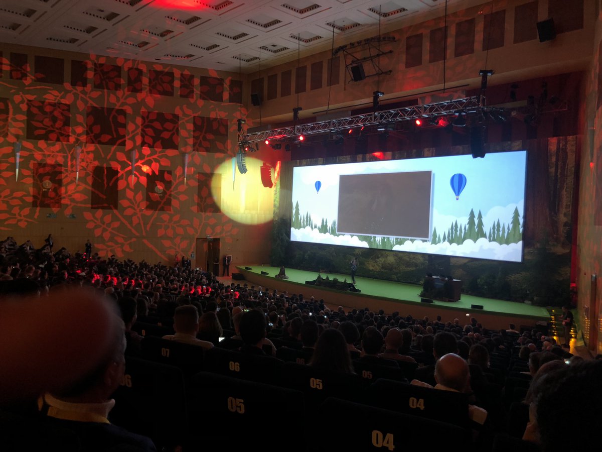 prodrigu70's tweet photo. Empezando #basecampMAD con lleno total. Por delante un día de innovacion.  Descubre, explora, sorprende, convence, innova, emociona, crece, aprende, comparte...🚀 @salesforce https://t.co/dRHGjR6IEm