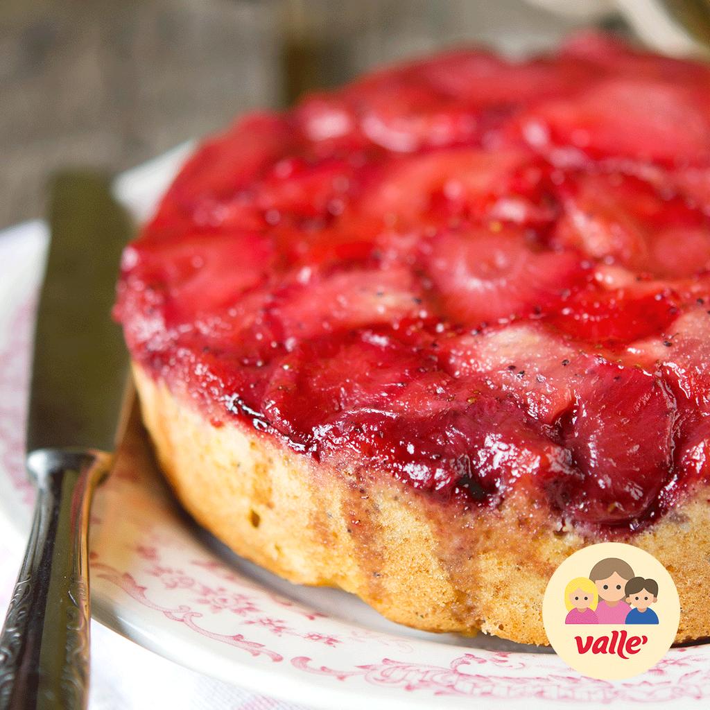 valletortaperte's tweet photo. Colorata, gustosa e leggera! La torta rovesciata con fragole e ananas è il modo più bello per fare gli auguri alla vostra mamma. ❤️ 
Ricetta: https://t.co/GqCSZixwr6
#valletortaperte #lasciatefareaidolci https://t.co/cRNSeXu2jA