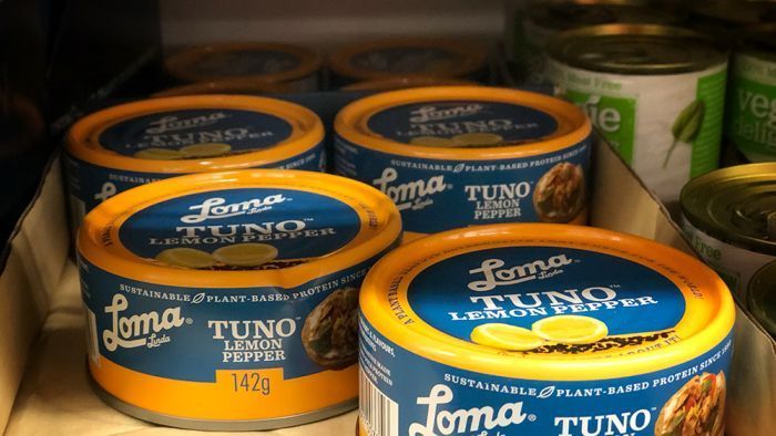 FoodProcessAU's tweet photo. Vegans call for 'suffering' label as seafood industry slams 'fishless tuna' https://t.co/FSZRRAzgSE via @abcnews 

#marketing #marketingtactics #foodlabeling #vegantuna #fishfreesubstitute #fishlesstuna #ACCC #foodpackaging #seafood https://t.co/Mj3t5vs4Hm
