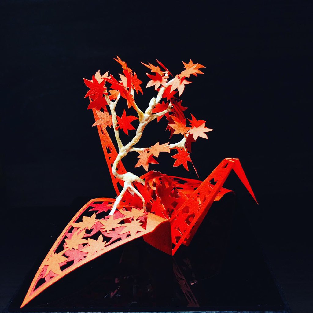 濱直史 新作の 盆栽 立体切り絵 です 切り絵した折り鶴にミニチュアのもみじの木を融合させてみました T Co Hsxbk5voon Twitter