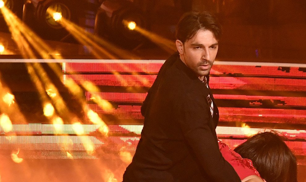#RaimondoTodaro, malore a #Ballando: slitta lesibizione e penalità. #Scoppia la polemica: ...