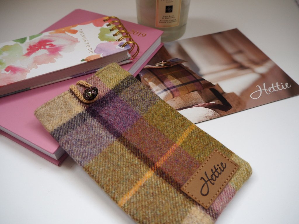 TheHettie's tweet photo. Busy days here at Hettie . Pretty accessories keep your gadgets tidy on your work desk .⁣
⁣
⁣
#workdoneright #workdesk #plannergirl #plannercommunity #officedesk #creativespace #notebook #ipadcase  #goodvibes    #worklife #prettyaccessories #HettieBritish  #phonecase https://t.co/fAOMHh2mg9