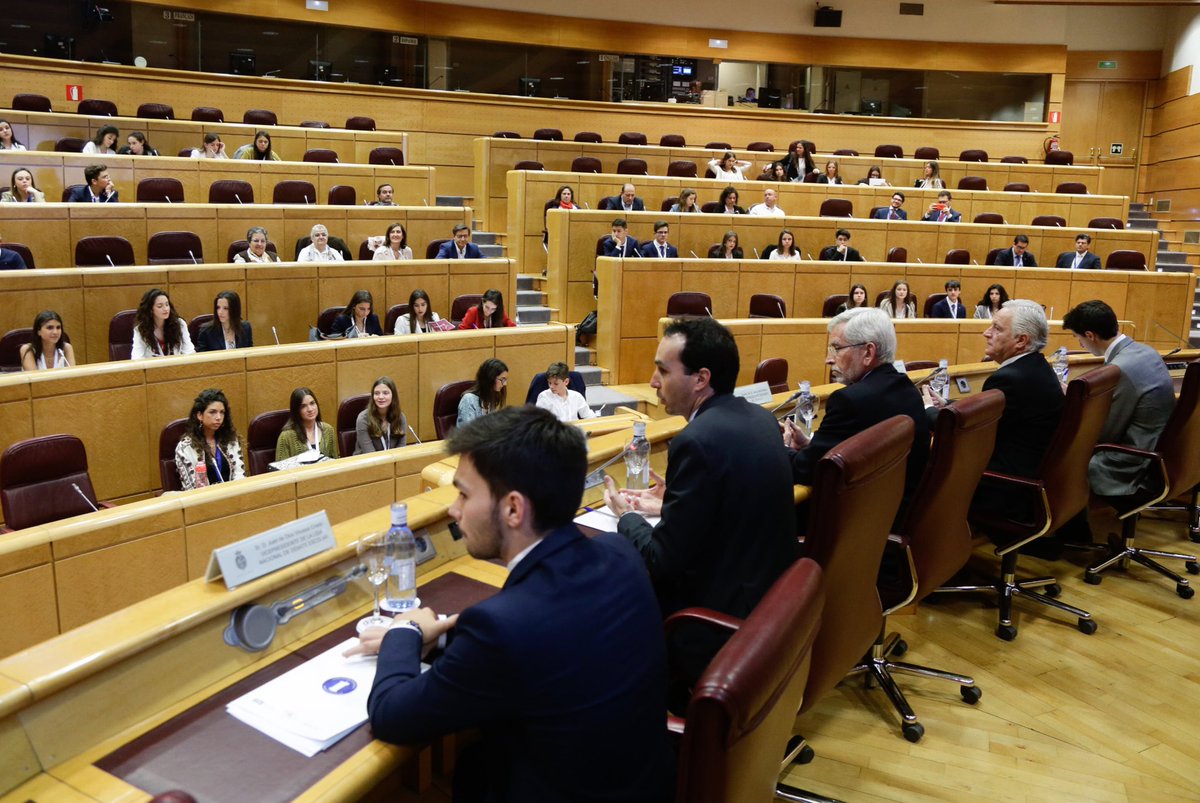 Ayer celebramos en el <a href="/Senadoesp/">Senado de España</a> la Fase Final de la Liga Nacional de Debate Escolar. Toda una experiencia para estos alumnos de 3°ESO a 2°Bach que tienen inquietudes y que no se conforman con hacer “lo típico”.