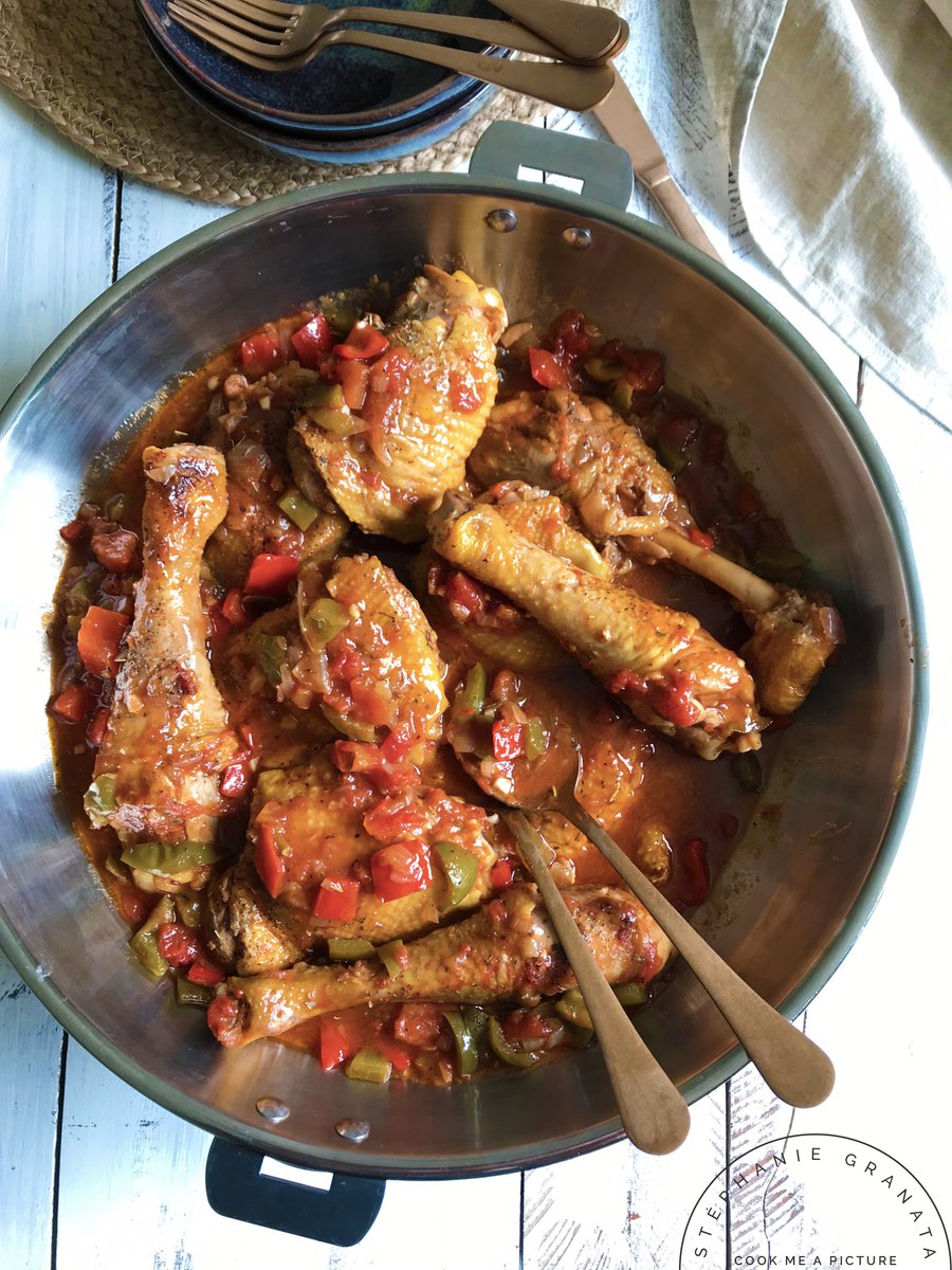 Bonjour :) Une nouvelle recette vous attend sur le blog ;) Poulet façon basquaise ! Un délice ensoleillé ça fait bcp de bien avec ce temps :( 
latelierdestephetlolie.com/2019/05/09/pou…
#poulet #pouletbasquaise #food #recette #poivrons